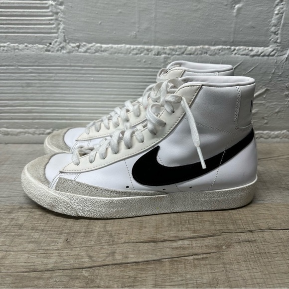 Nike Shoes - Nike Black and White Blazer Mid ‘77 Size Men’s 9.5